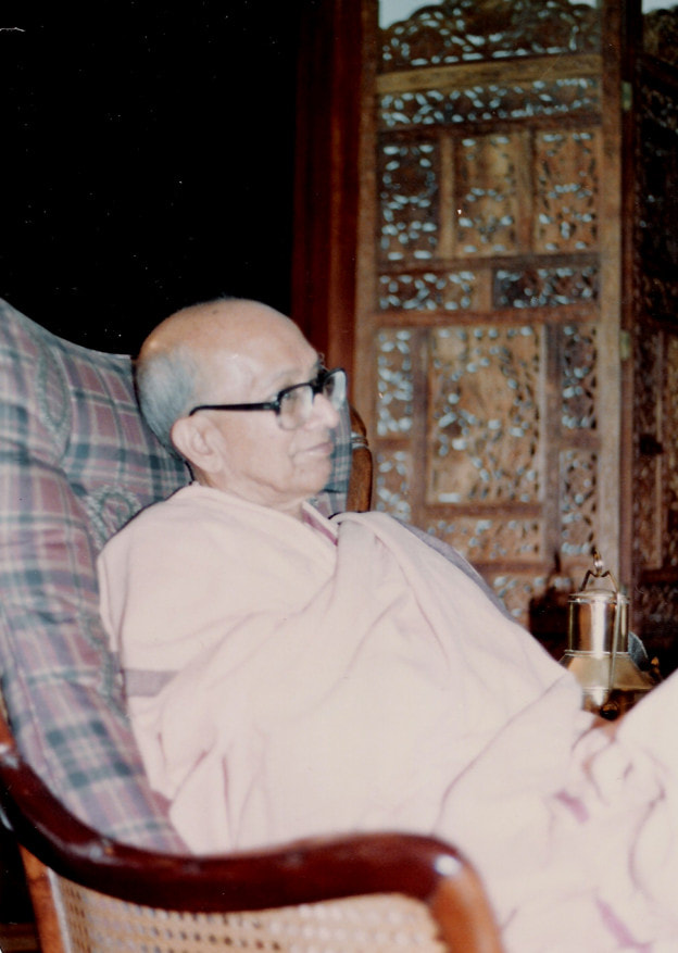 Swami Paratparananda - 1988.