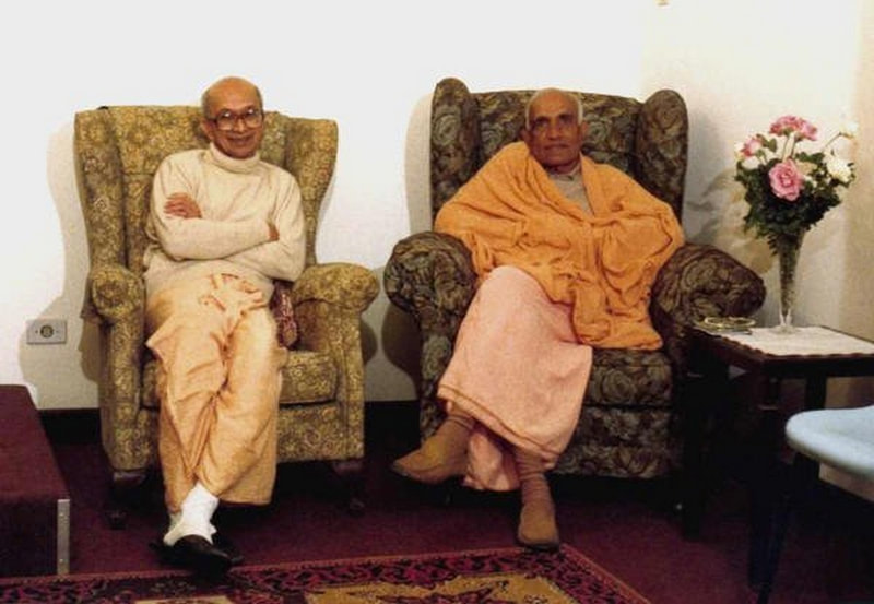 Swami Paratparananda  (esq.) e Swami Ritajananda em São Paulo, 1983.